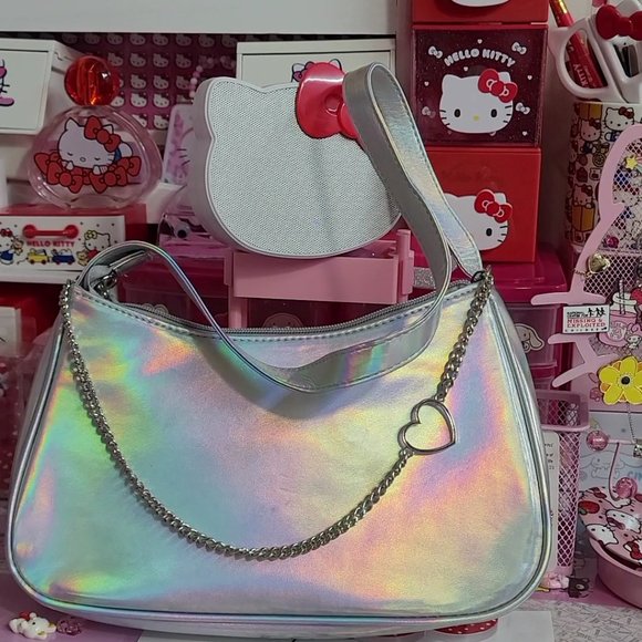 Hello Kitty & Friends Heart & Chain Decor Holographic Baguette Bag - Picture 3 of 6